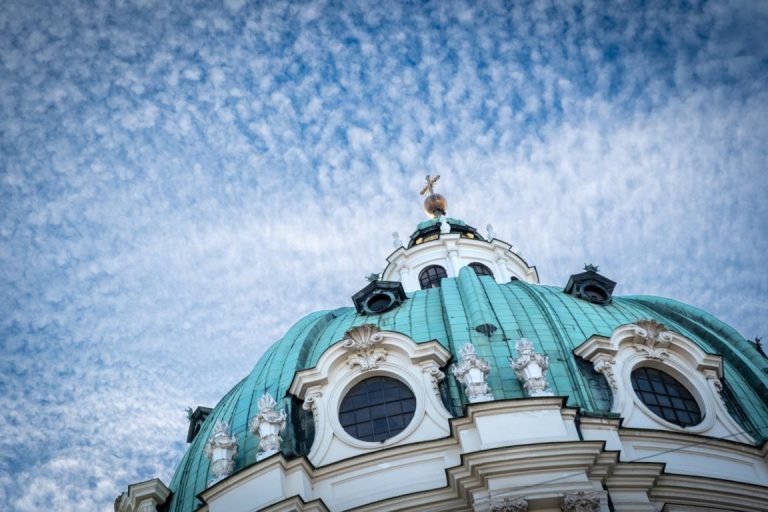 Versöhnungsmesse in der Wiener Karlskirche: Ein Meilenstein des gemeinsamen Gedenkens